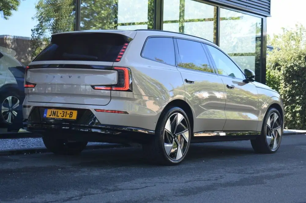 Volvo EX90 Twin Performance Ultra 517pk uit 2025, foto 2