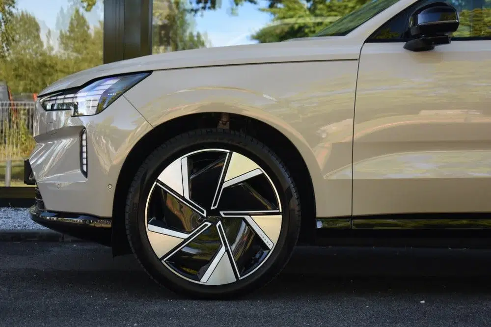 Volvo EX90 Twin Performance Ultra 517pk uit 2025, foto 4