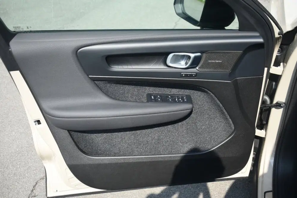 Volvo EX40 Extended Range Ultra 252pk uit 2025, foto 14