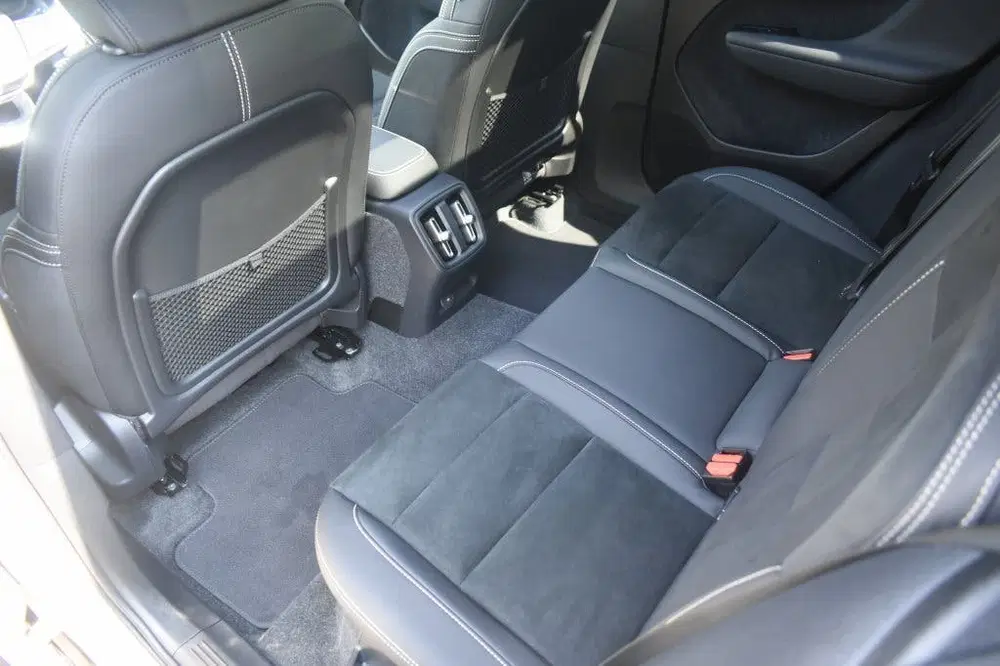 Volvo EX40 Extended Range Ultra 252pk uit 2025, foto 17