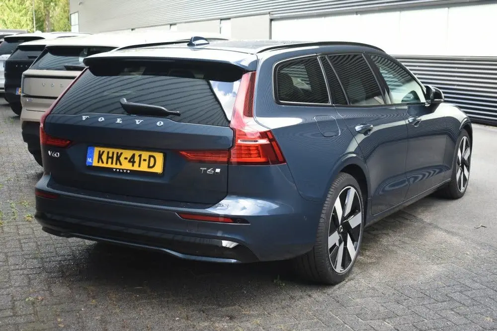 Volvo V60 T6 350pk AWD Plus Dark uit 2026, foto 2