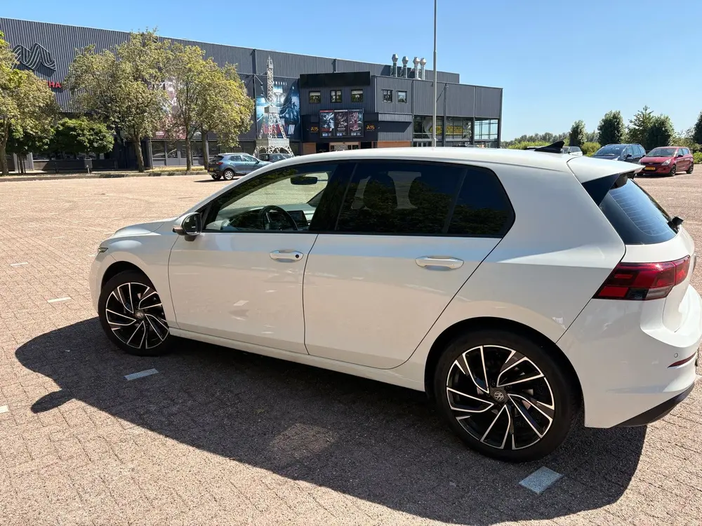 Volkswagen Golf 1.5 TSI 130pk 2020 Wit uit 2020, foto 2
