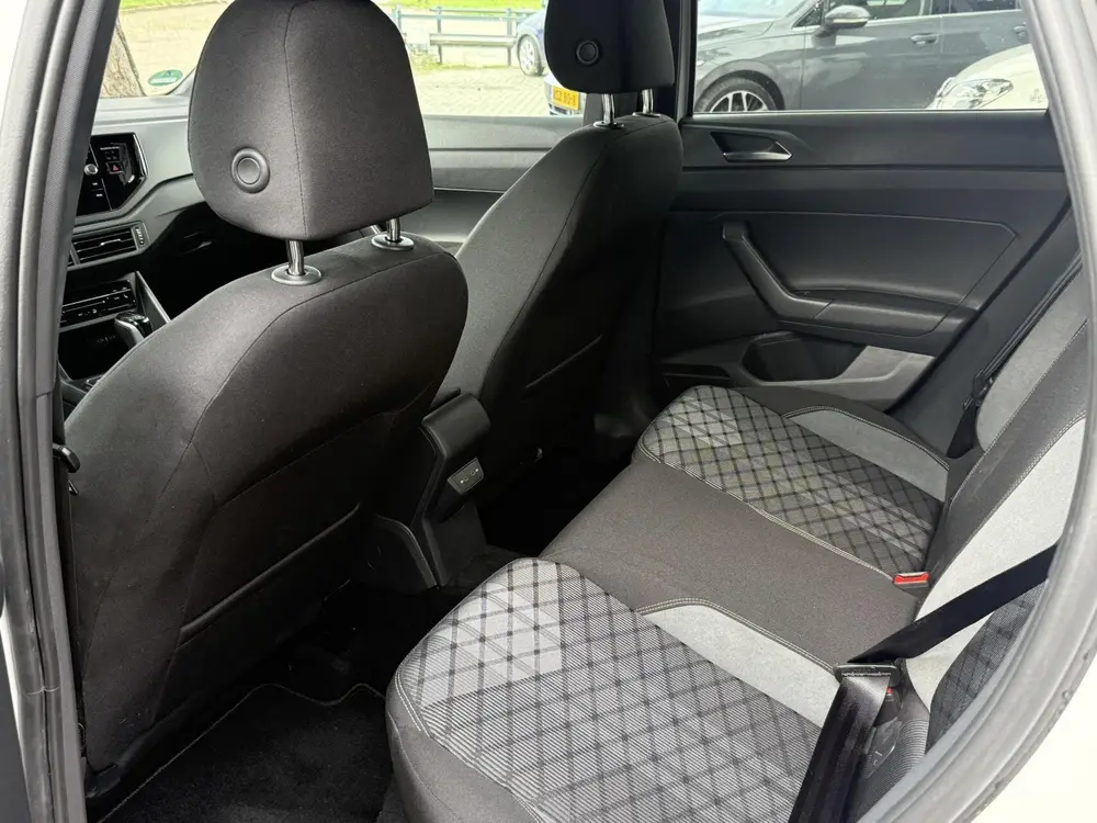 Volkswagen Taigo 1.0 TSI R-Line uit 2023, foto 6