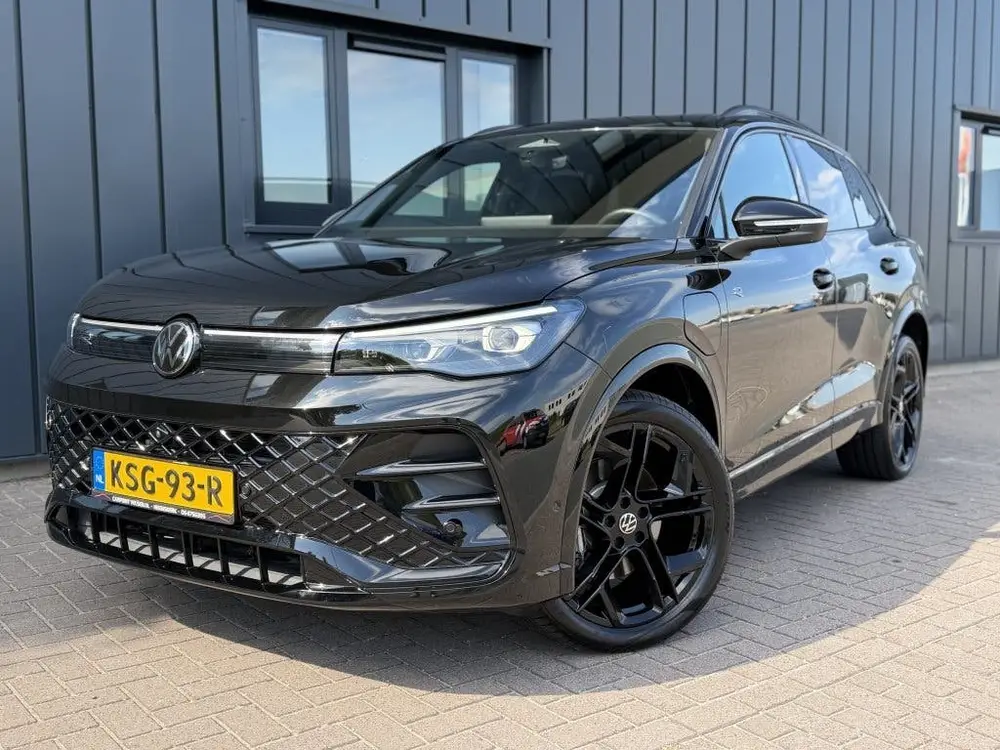 Volkswagen Tiguan 1.5 eHybrid RLine Pano*IQ*Leder Bomvol! uit 2025