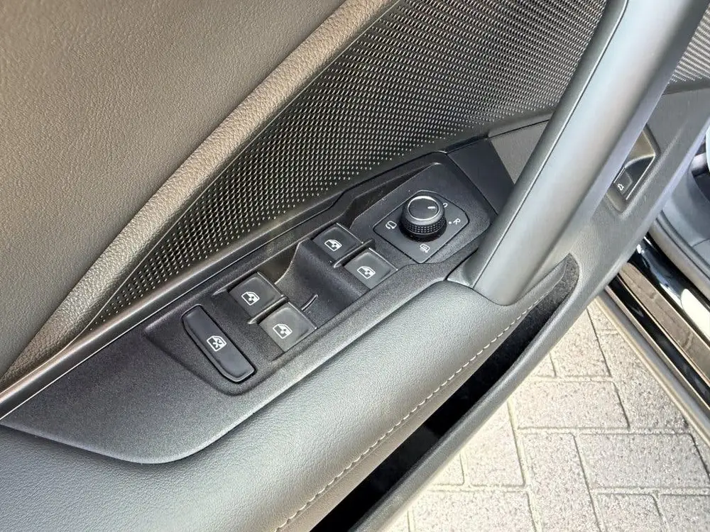Volkswagen Tiguan 1.5 eHybrid RLine Pano*IQ*Leder Bomvol! uit 2025, foto 8