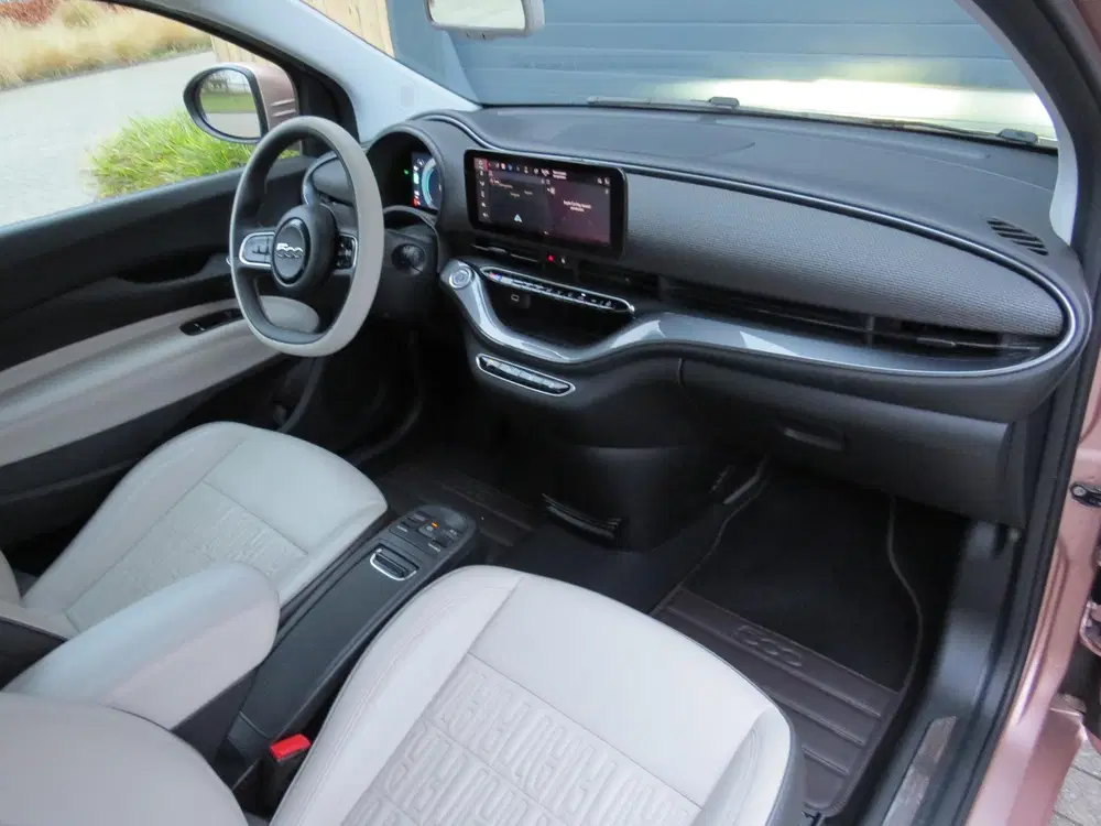 Fiat 500e La Prima 42 kWh 3+1 *Leder *17 inch *Uniek uit 2021, foto 2