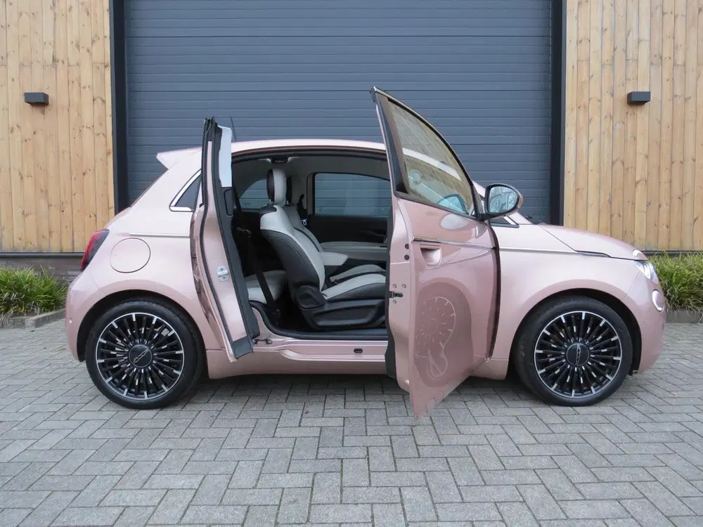 Fiat 500e La Prima 42 kWh 3+1 *Leder *17 inch *Uniek uit 2021, foto 7