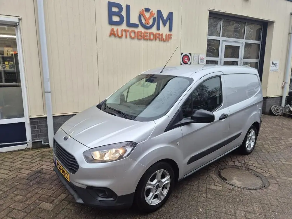 Ford Transit Courier 1.0 Limited Start&Stop uit 2021, foto 2