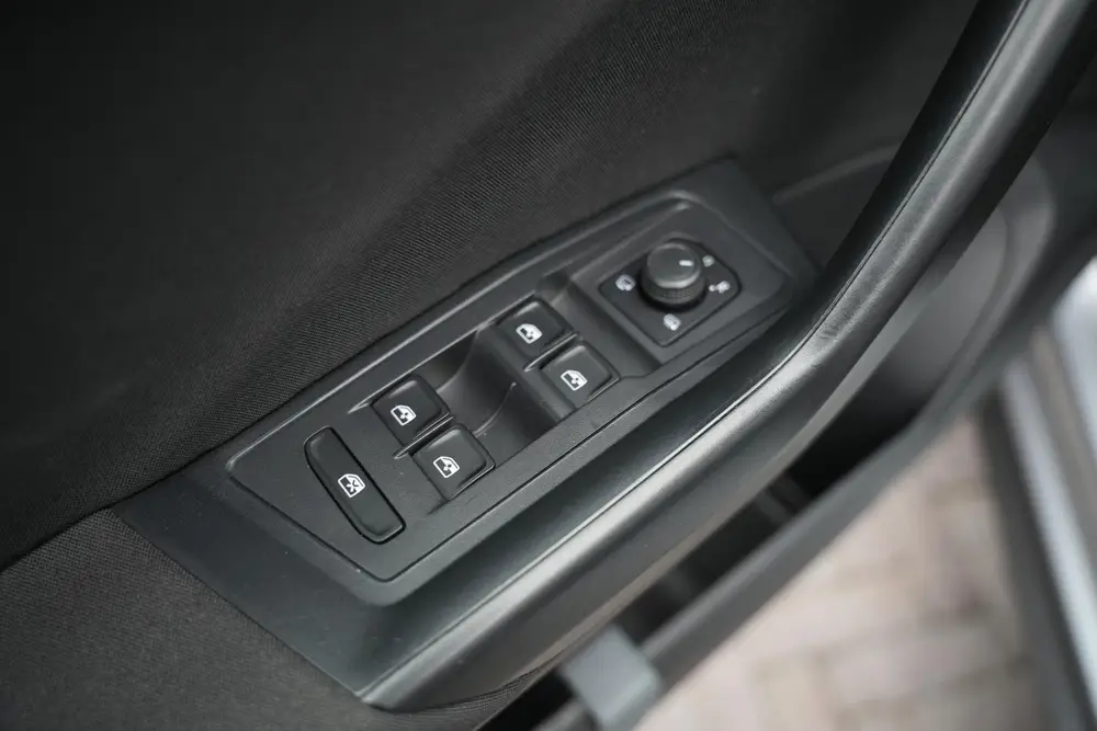 Volkswagen T-Roc 1.0 TSI Life Adaptive Cruise Virtual Dashb. uit 2023, foto 17