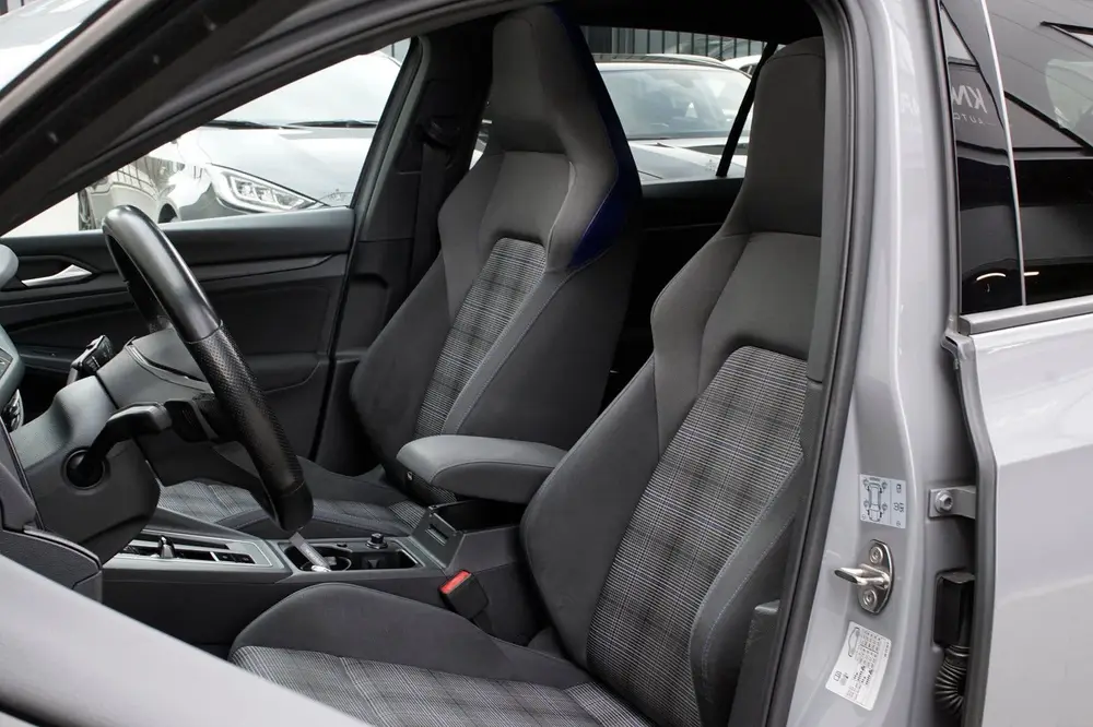 Volkswagen Golf 1.4 GTE eHybrid 245pk |Pano|Hud|Acc|Keyless| uit 2021, foto 11