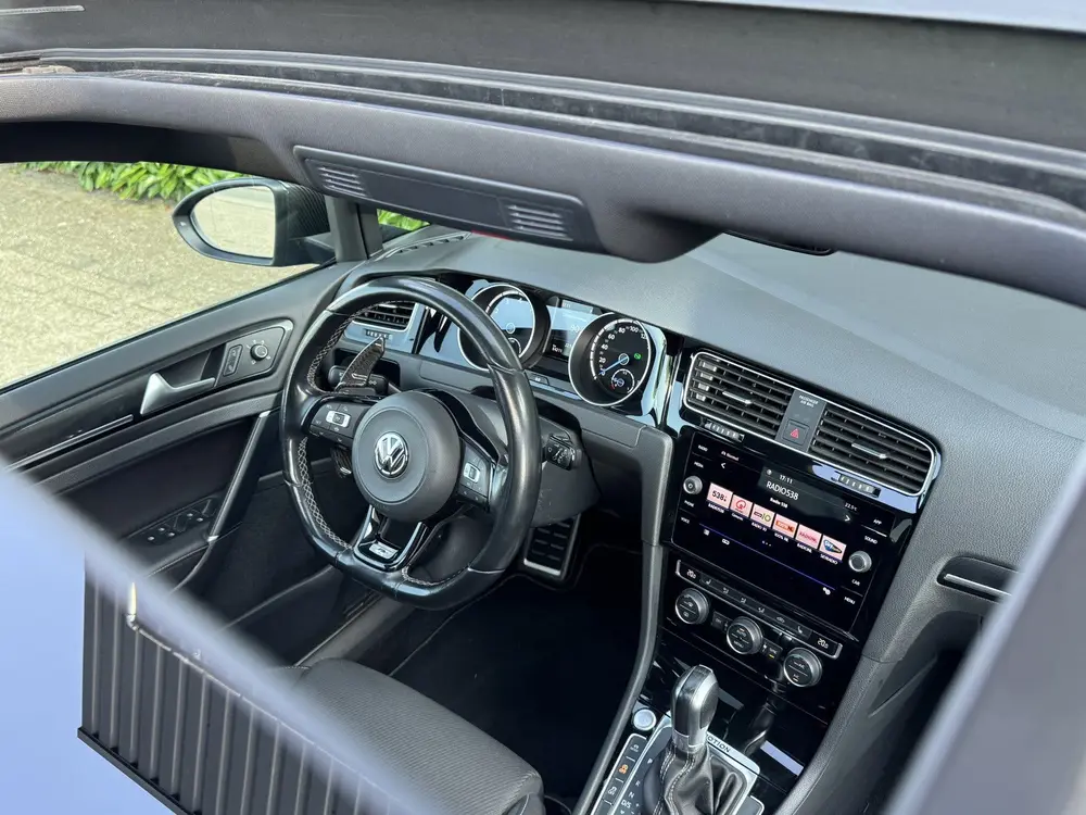 Volkswagen Golf 7,5 R 2.0 TSI 301pk 4Motion DSG/ Aut. Panora uit 2019, foto 16