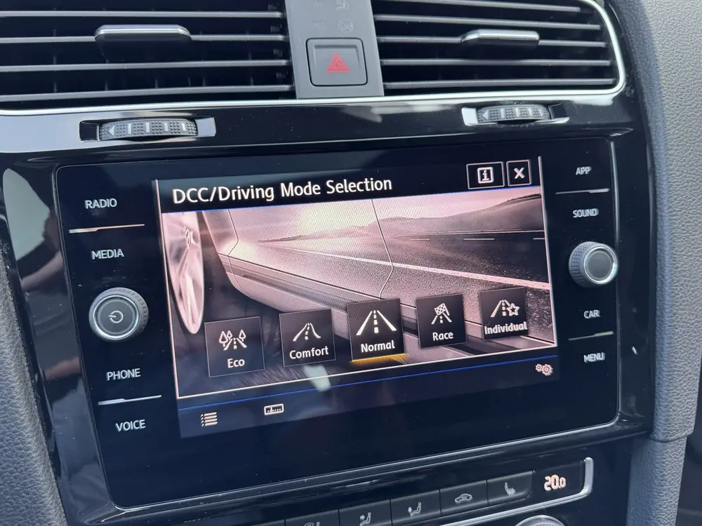 Volkswagen Golf 7,5 R 2.0 TSI 301pk 4Motion DSG/ Aut. Panora uit 2019, foto 20