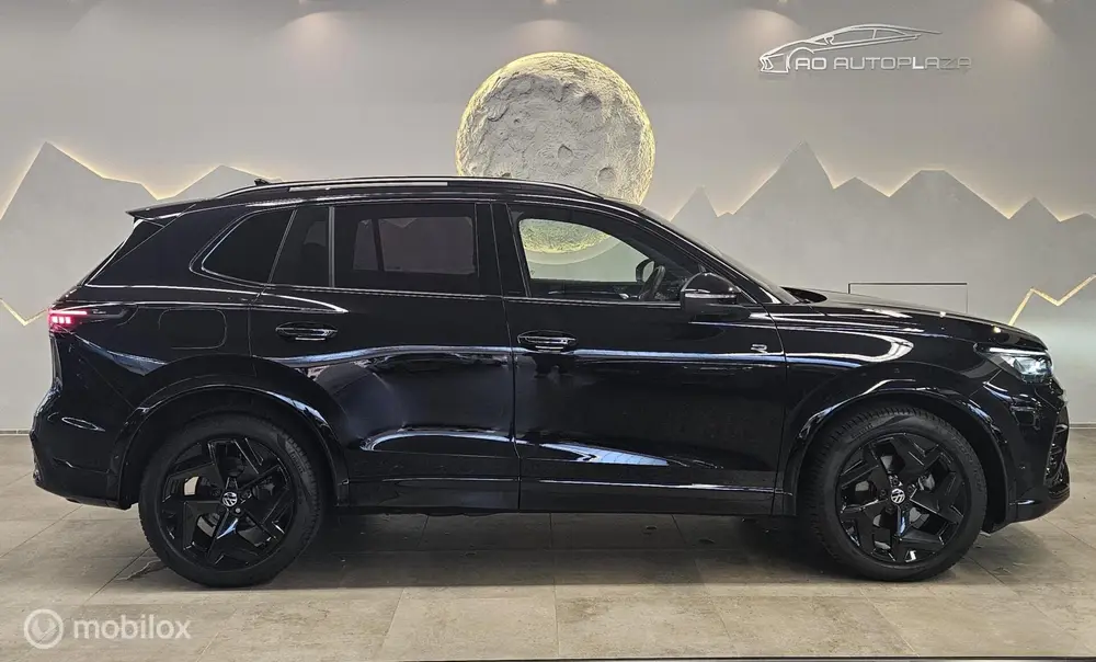 Volkswagen Tiguan 1.5 eTSI R-Line Panorama/Leder/Black Style uit 2024, foto 10