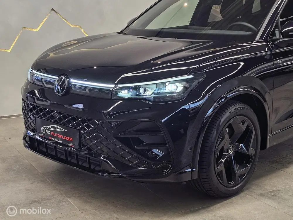 Volkswagen Tiguan 1.5 eTSI R-Line Panorama/Leder/Black Style uit 2024, foto 11