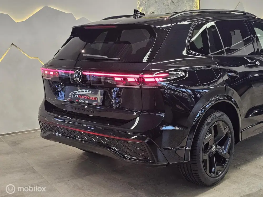 Volkswagen Tiguan 1.5 eTSI R-Line Panorama/Leder/Black Style uit 2024, foto 14