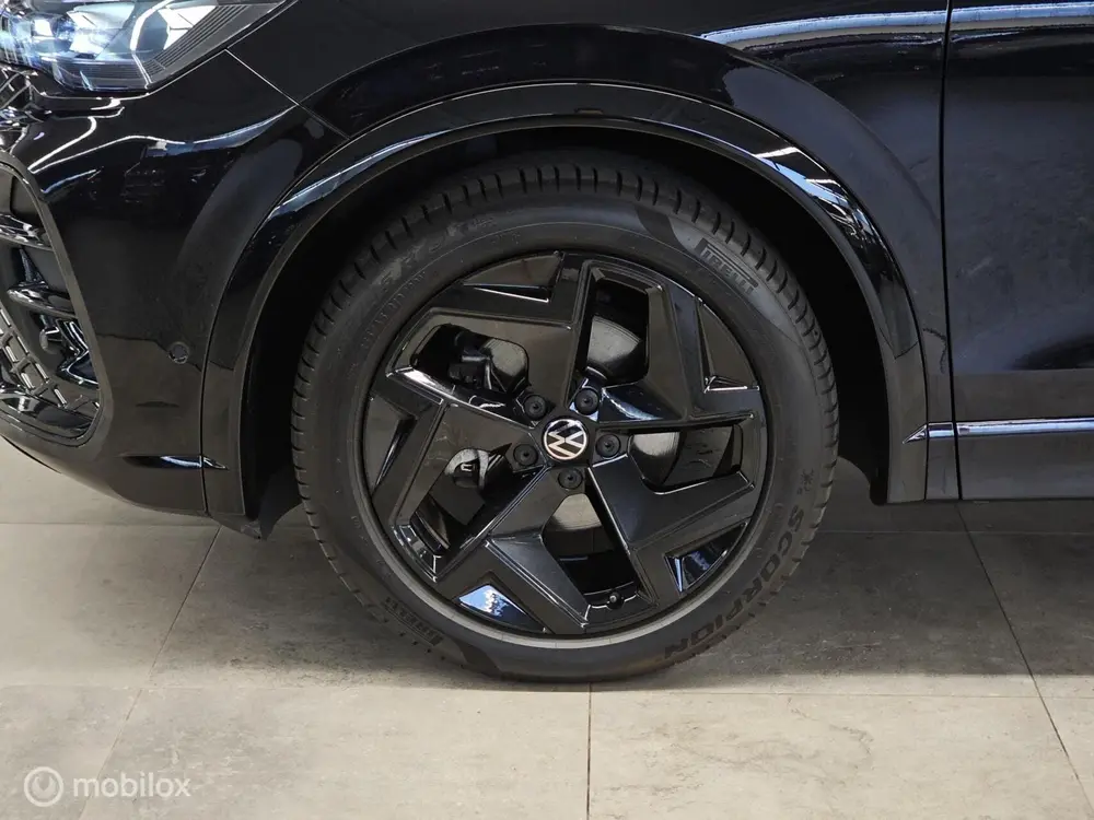 Volkswagen Tiguan 1.5 eTSI R-Line Panorama/Leder/Black Style uit 2024, foto 18