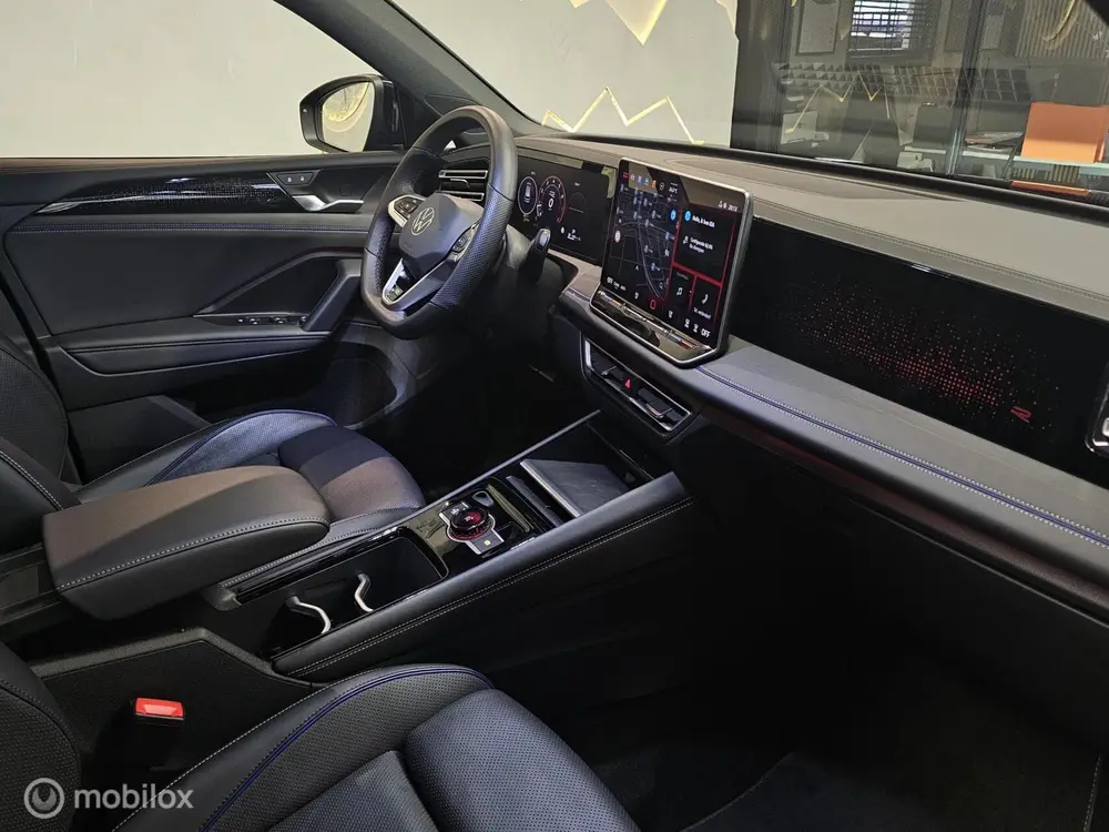 Volkswagen Tiguan 1.5 eTSI R-Line Panorama/Leder/Black Style uit 2024, foto 19