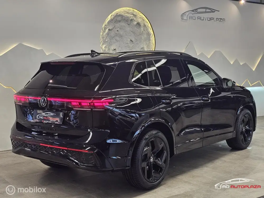Volkswagen Tiguan 1.5 eTSI R-Line Panorama/Leder/Black Style uit 2024, foto 2