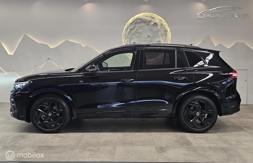Volkswagen Tiguan 1.5 eTSI R-Line Panorama/Leder/Black Style uit 2024, foto 9