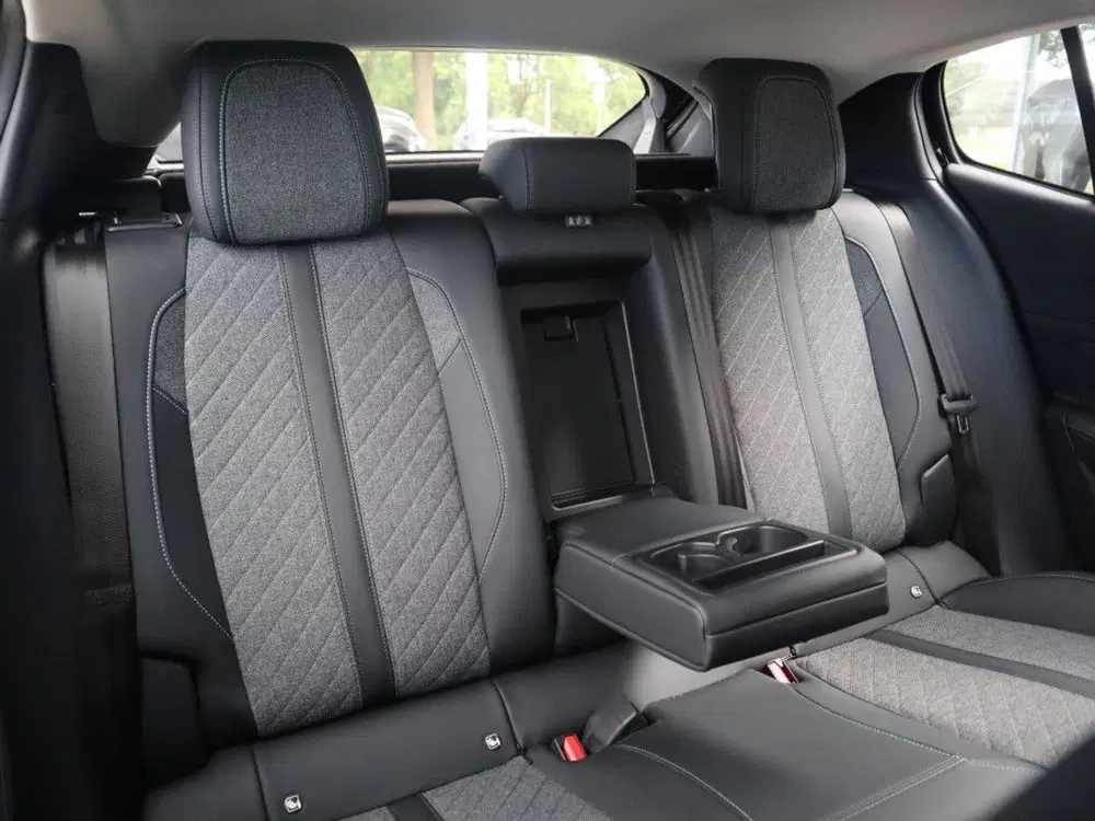 Peugeot 408 Allure Plug-In Hybrid 180PK e-EAT8 uit 2024, foto 7