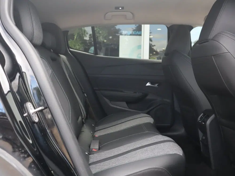 Peugeot 408 Allure Plug-In Hybrid 180PK e-EAT8 uit 2024, foto 8