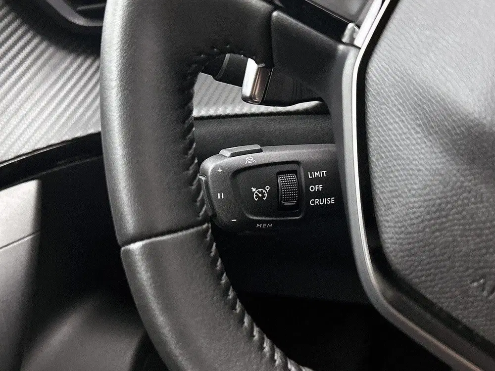 Peugeot 2008 1.2 145pk Hybrid Allure Automaat uit 2025, foto 15