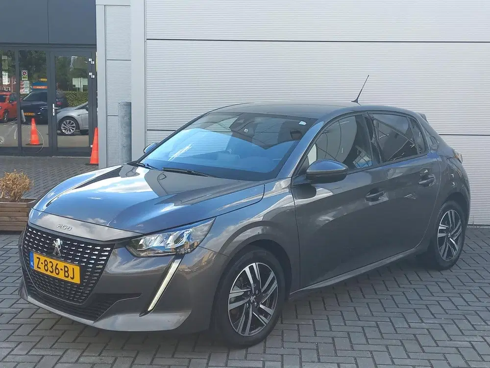 Peugeot 208 1.2T 100pk Allure Pack + extra's uit 2021