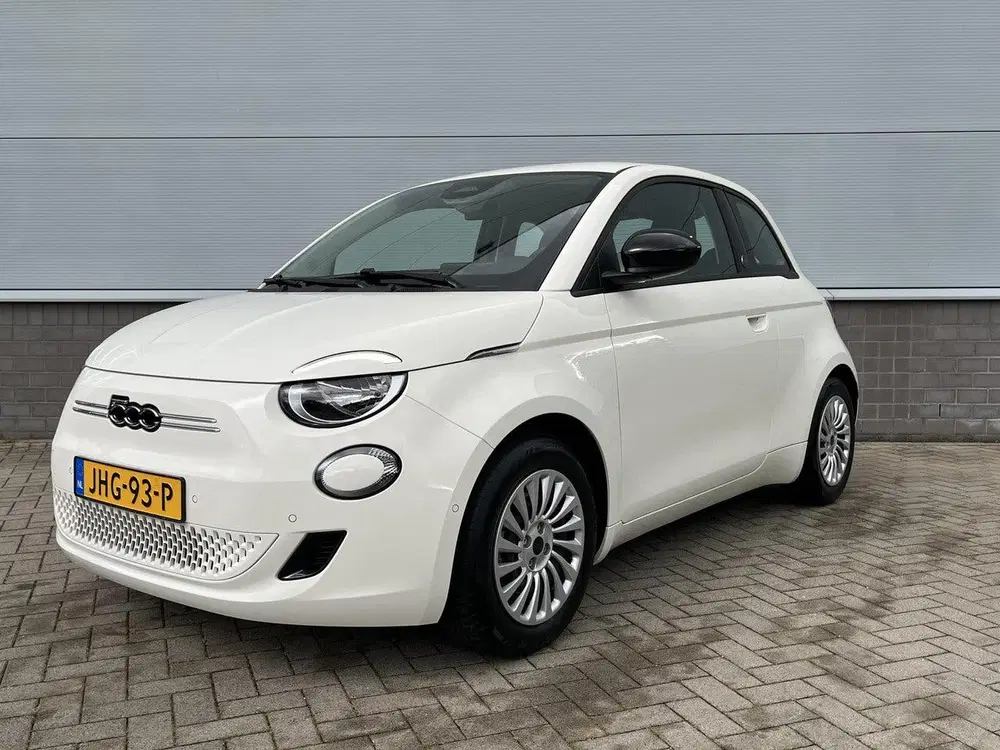 Fiat 500e RED 42 kWh uit 2025