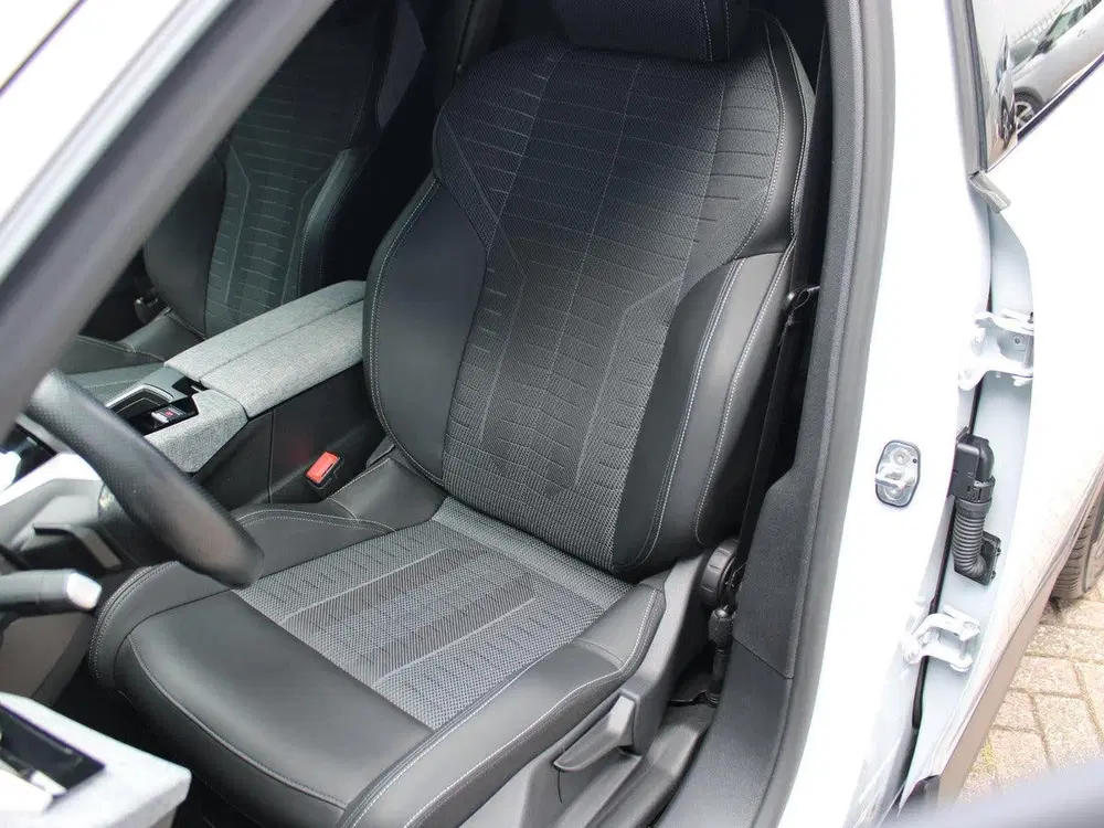 Peugeot 3008 1.2 Hybrid 145 GT Automaat uit 2025, foto 6