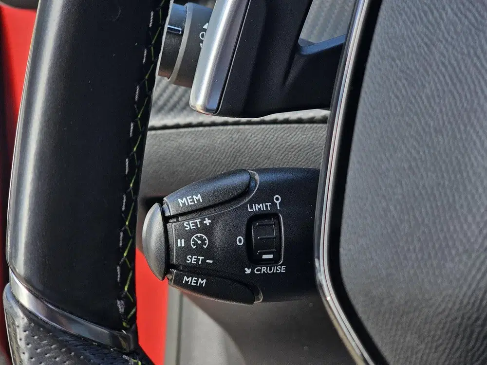 Peugeot 208 1.2 PureTech GT EAT8 100pk Automaat uit 2021, foto 13