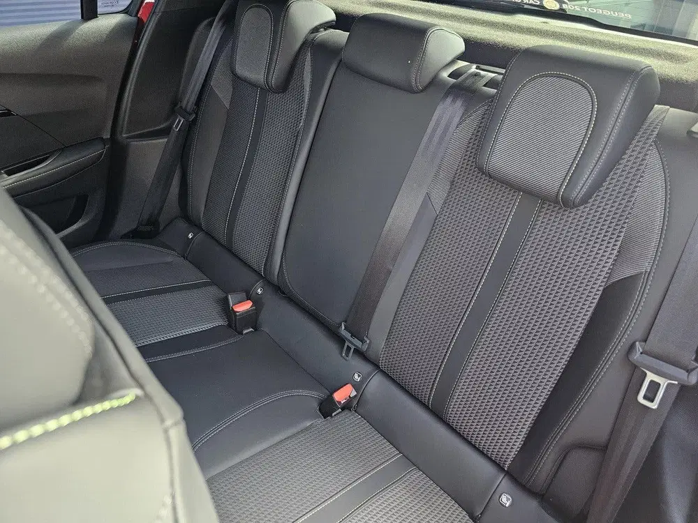 Peugeot 208 1.2 PureTech GT EAT8 100pk Automaat uit 2021, foto 19