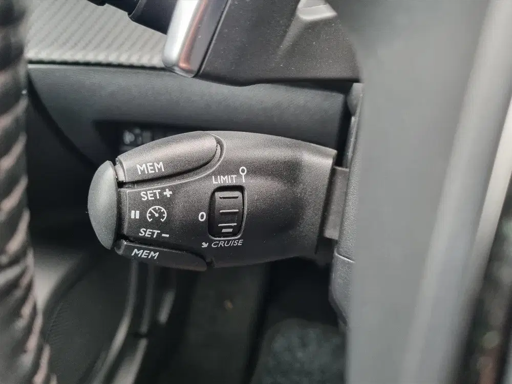 Peugeot 2008 1.2 Turbo 130pk Allure Pack Automaat SUMME uit 2023, foto 17