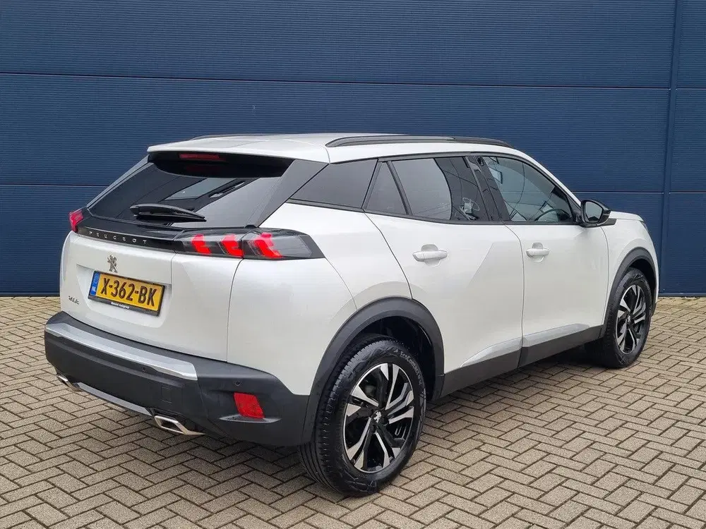 Peugeot 2008 1.2 Turbo 130pk Allure Pack Automaat SUMME uit 2023, foto 6