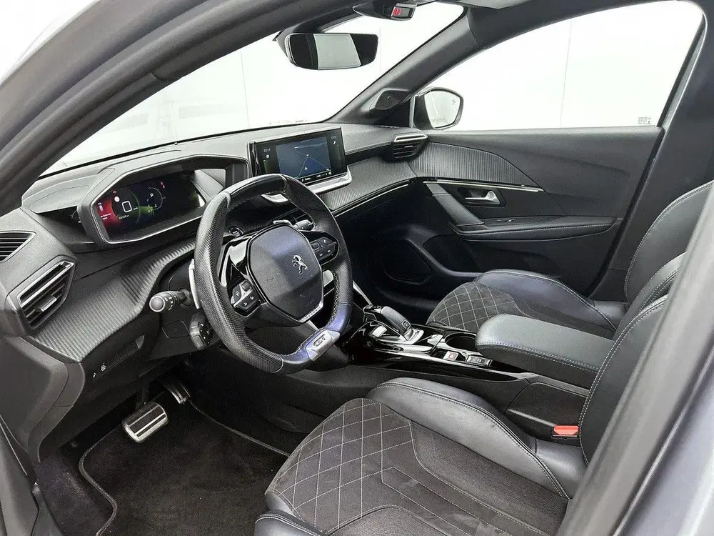 Peugeot 208 GT Pack 130pk Automaat uit 2022, foto 11