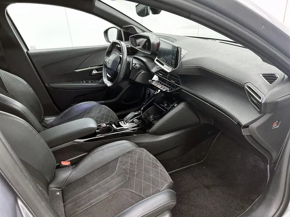 Peugeot 208 GT Pack 130pk Automaat uit 2022, foto 13