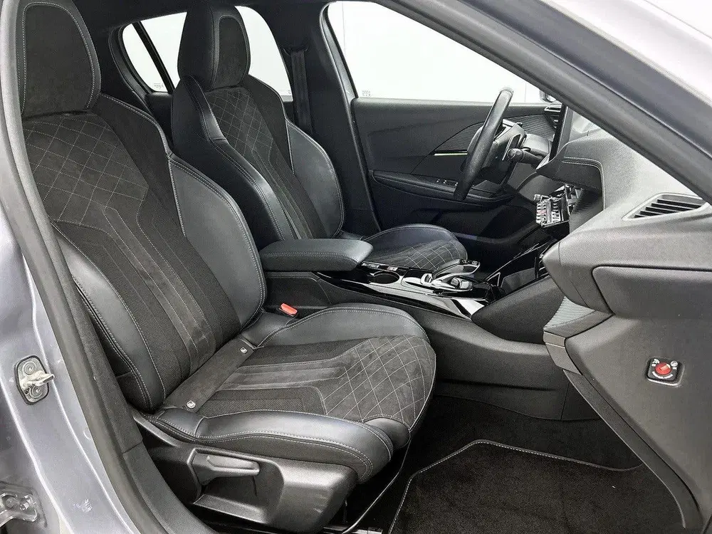 Peugeot 208 GT Pack 130pk Automaat uit 2022, foto 14