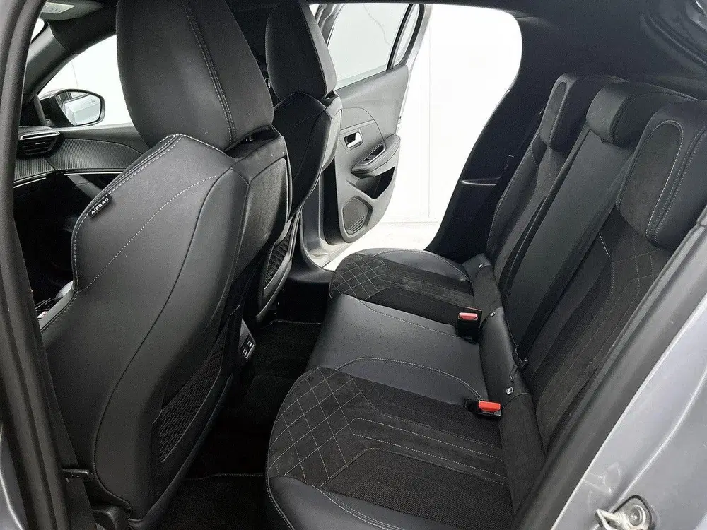 Peugeot 208 GT Pack 130pk Automaat uit 2022, foto 16