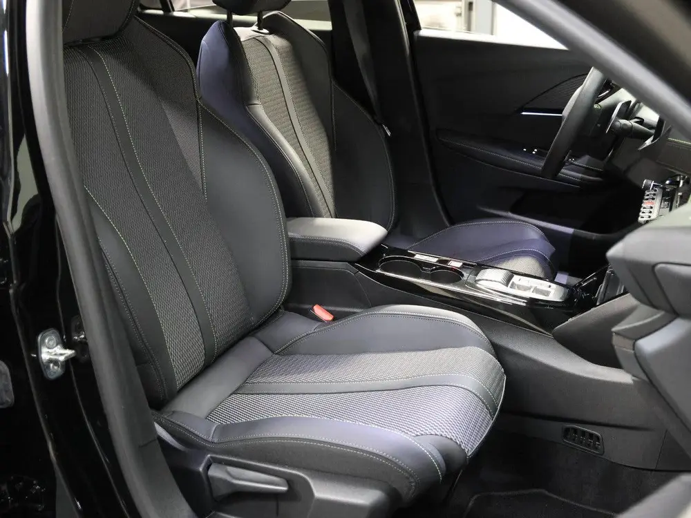 Peugeot 208 1.2 Hybrid 110PK GT Automaat uit 2025, foto 10