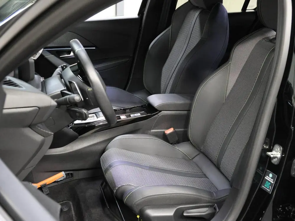 Peugeot 208 1.2 Hybrid 110PK GT Automaat uit 2025, foto 12