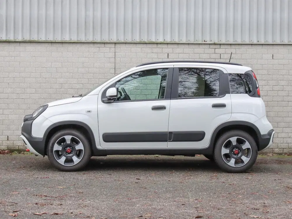 Fiat Panda 1.0 Hybrid Cross uit 2023, foto 2