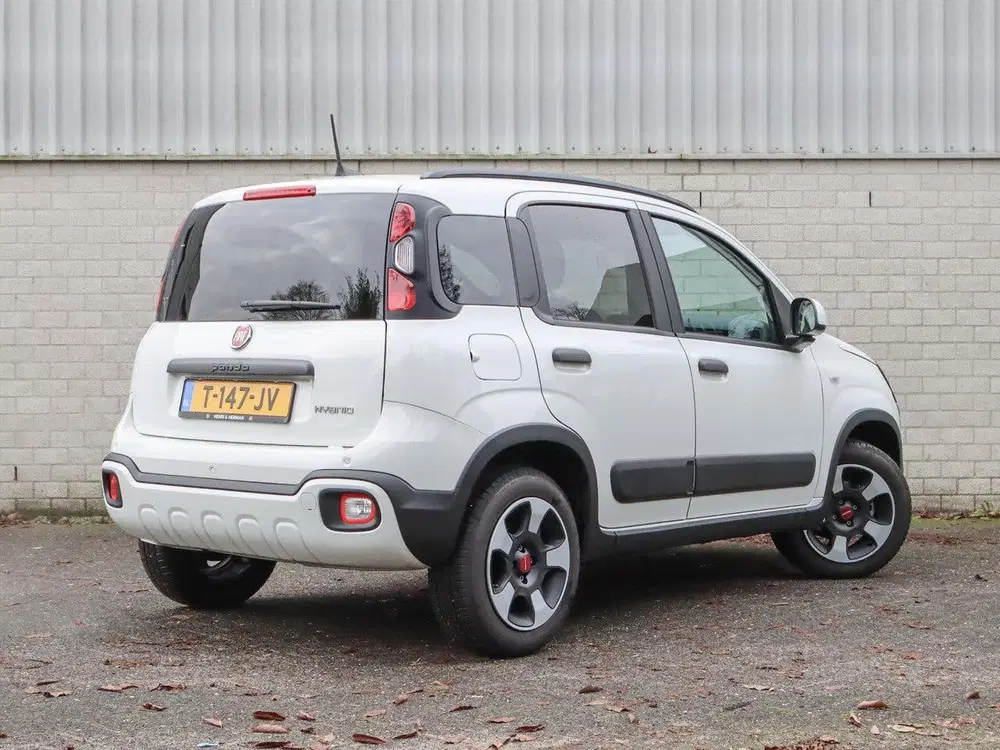 Fiat Panda 1.0 Hybrid Cross uit 2023, foto 3