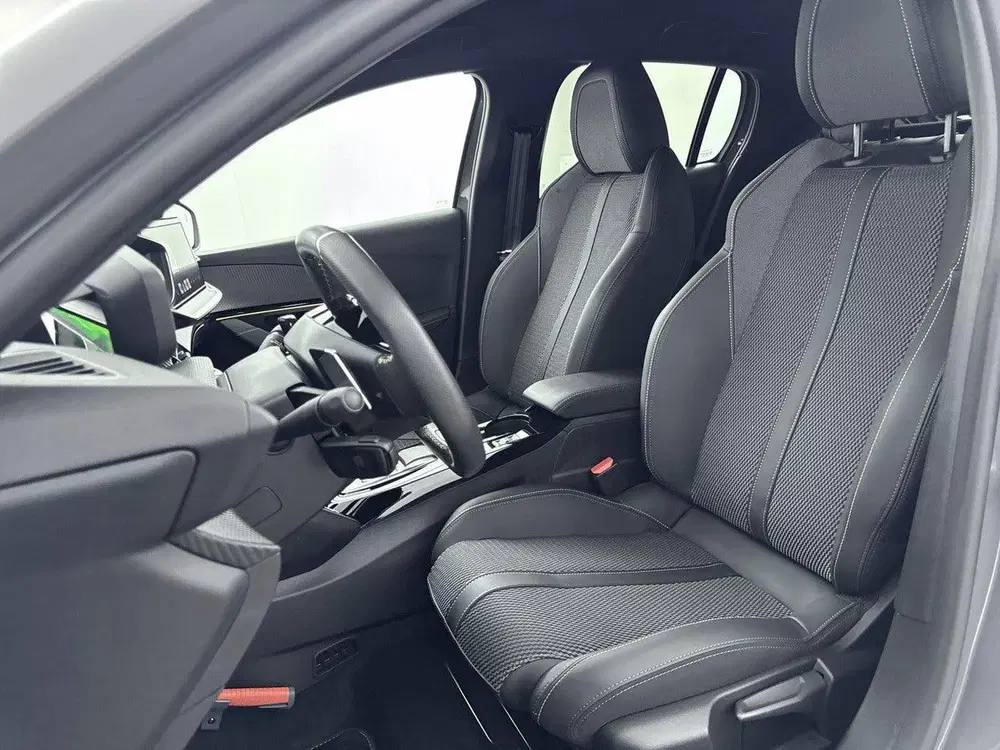 Peugeot 208 GT Hybrid 110 pk Automaat uit 2025, foto 10