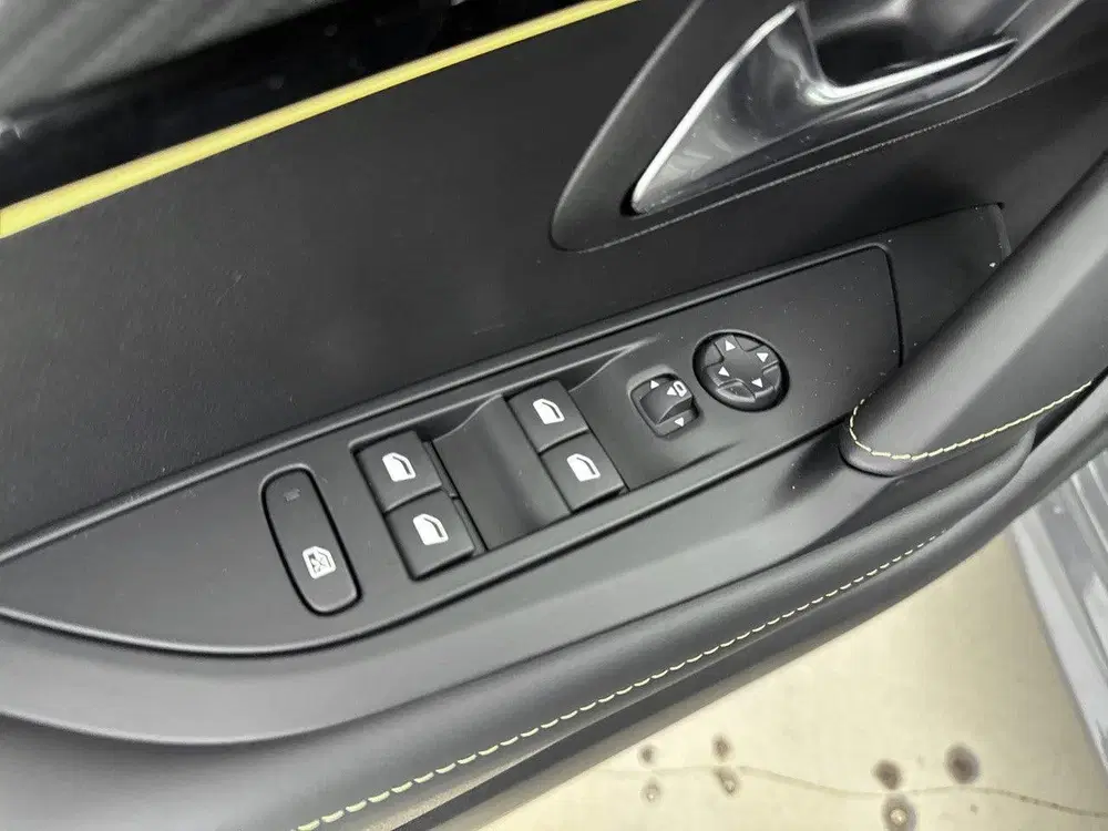 Peugeot 208 GT Hybrid 110 pk Automaat uit 2025, foto 16