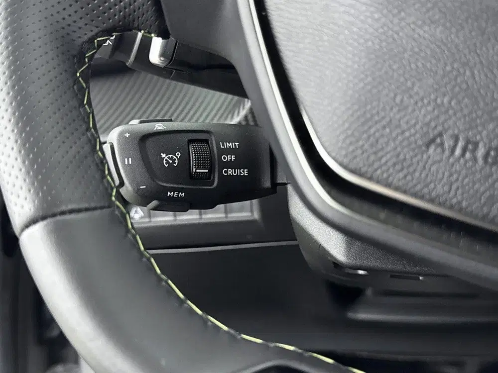 Peugeot 208 GT Hybrid 110 pk Automaat uit 2025, foto 19