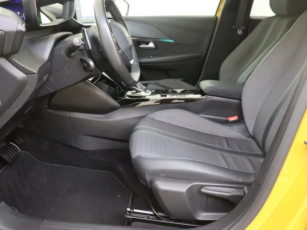Peugeot 208 1.2 PureTech 100PK Allure Pack Camera uit 2021, foto 10