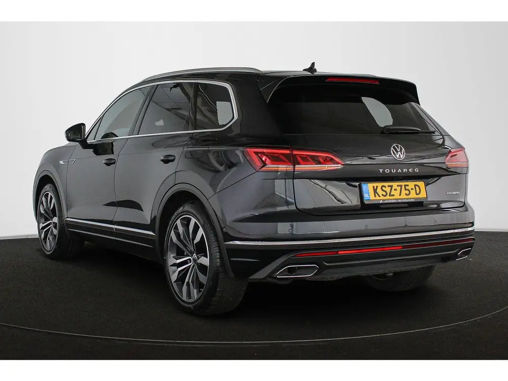 Volkswagen Touareg 3.0 TSi eHybrid 4MOTION Luchtvering Panor uit 2022, foto 4