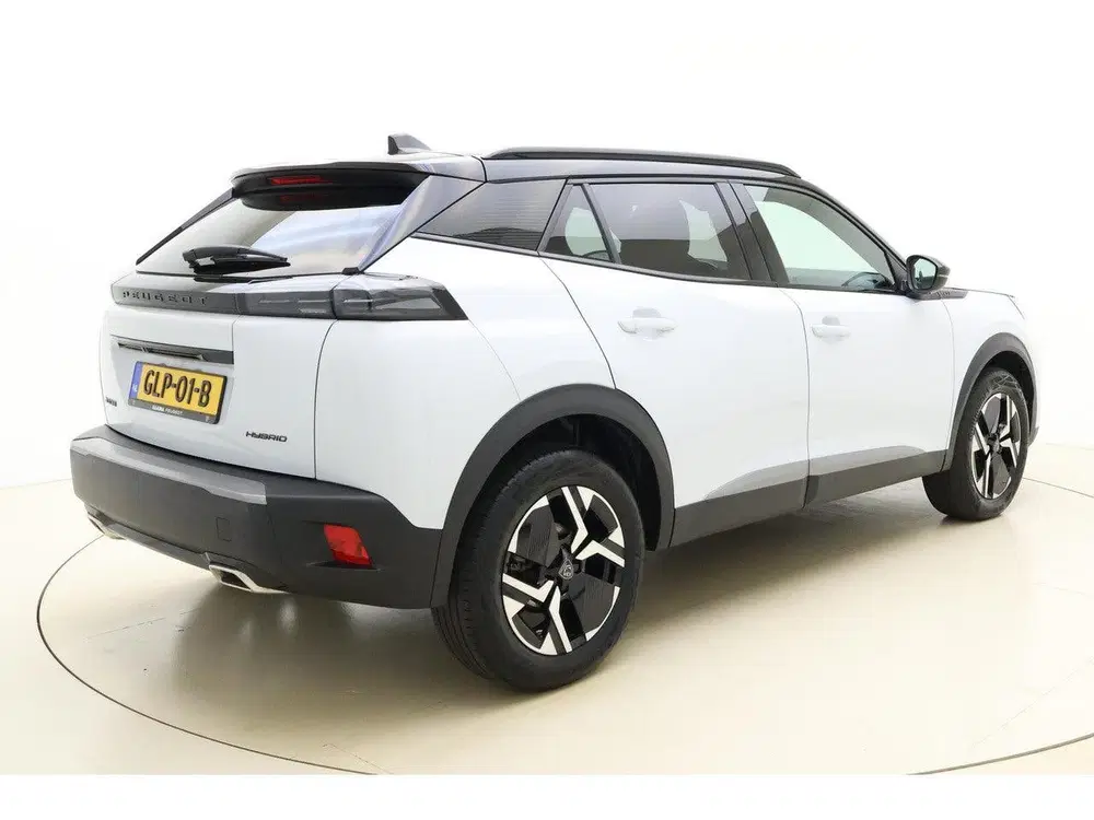 Peugeot 2008 1.2 Hybrid 145 GT Navigatie uit 2024, foto 2