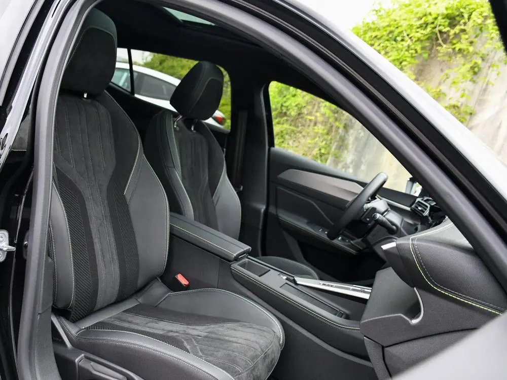 Peugeot 408 GT 1.2 PureTech 130pk Automaat DODE HOEK uit 2025, foto 9