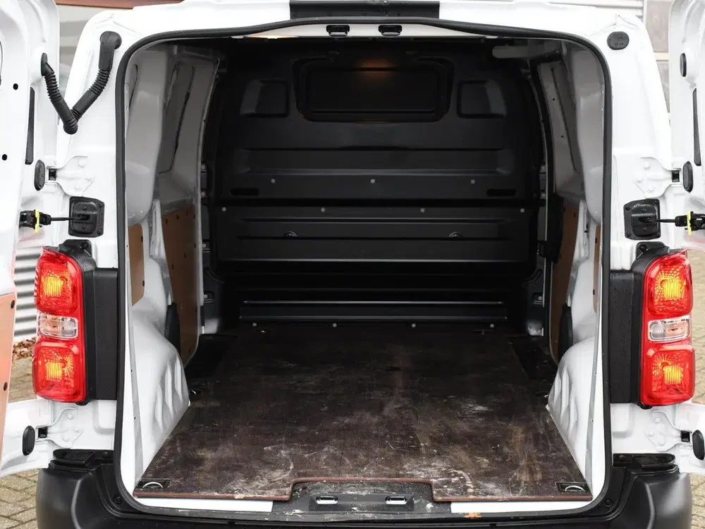 Citroën Jumpy GB L2H1 1.5 BlueHDI 120pk SURROUND NAV PAK uit 2024, foto 11