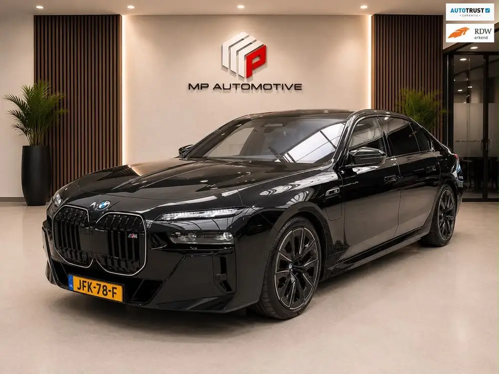 BMW 7-Serie M760e xDrive M-Sport|B&W|SkyL|Rear Seat|Theater uit 2024